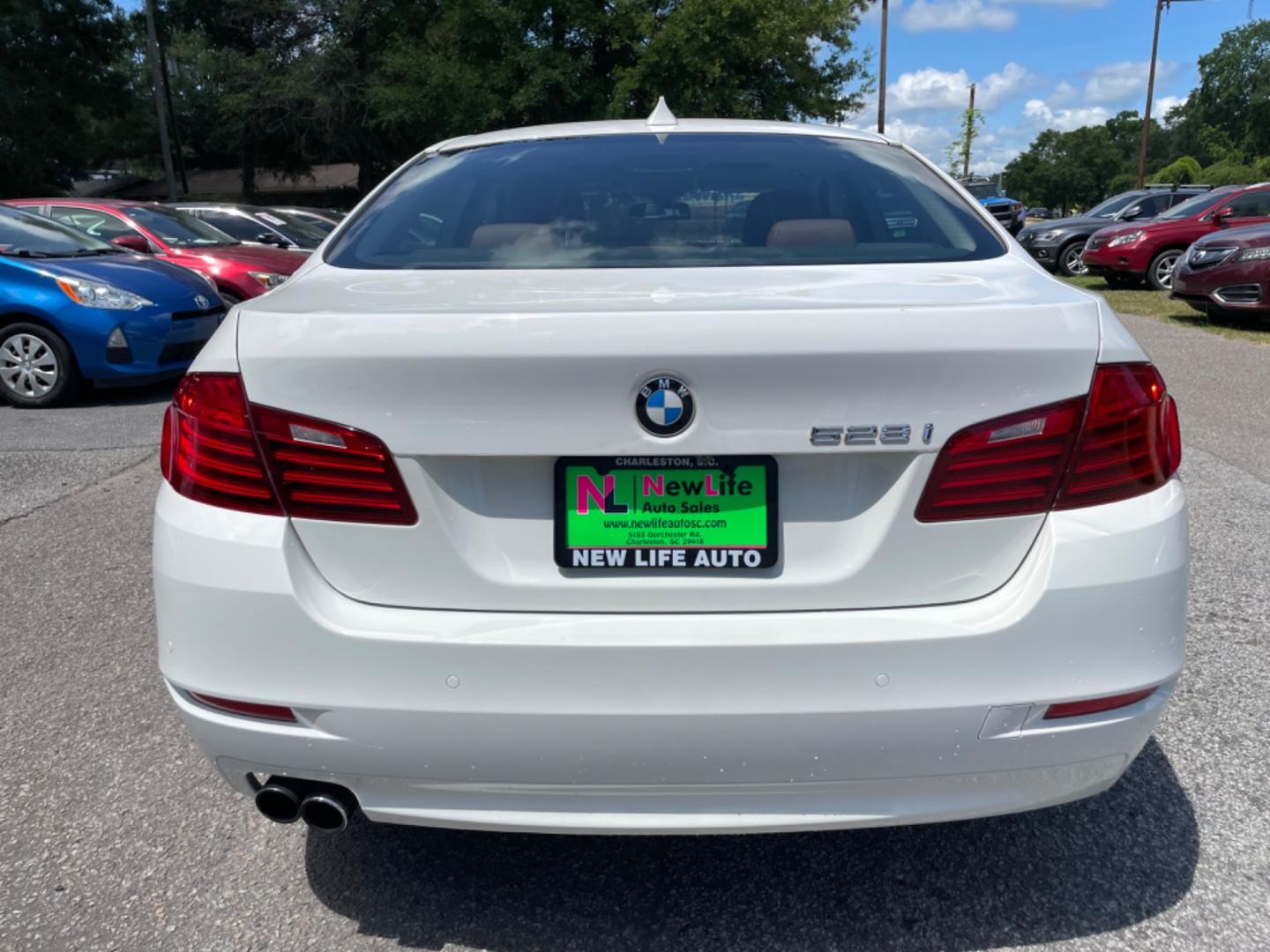 2014 WHITE BMW 5 SERIES 528I (WBA5A5C53ED) with an 2.0L engine, Automatic transmission, located at 5103 Dorchester Rd., Charleston, SC, 29418-5607, (843) 767-1122, 36.245171, -115.228050 - Photo#5